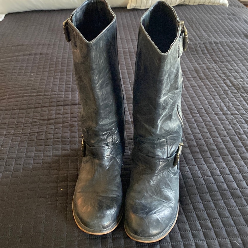 Gianni Bini Black leather boots